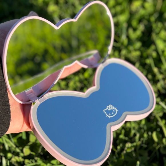 Hello kitty bow mirror - Picture 2 of 2